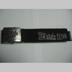 Blink 182,  hrubý čierny bavlnený opasok s vyšívaným logom kapely. Kovová posuvná pracka s vyrazeným logom. Univerzálna nastaviteľná veľkosť.